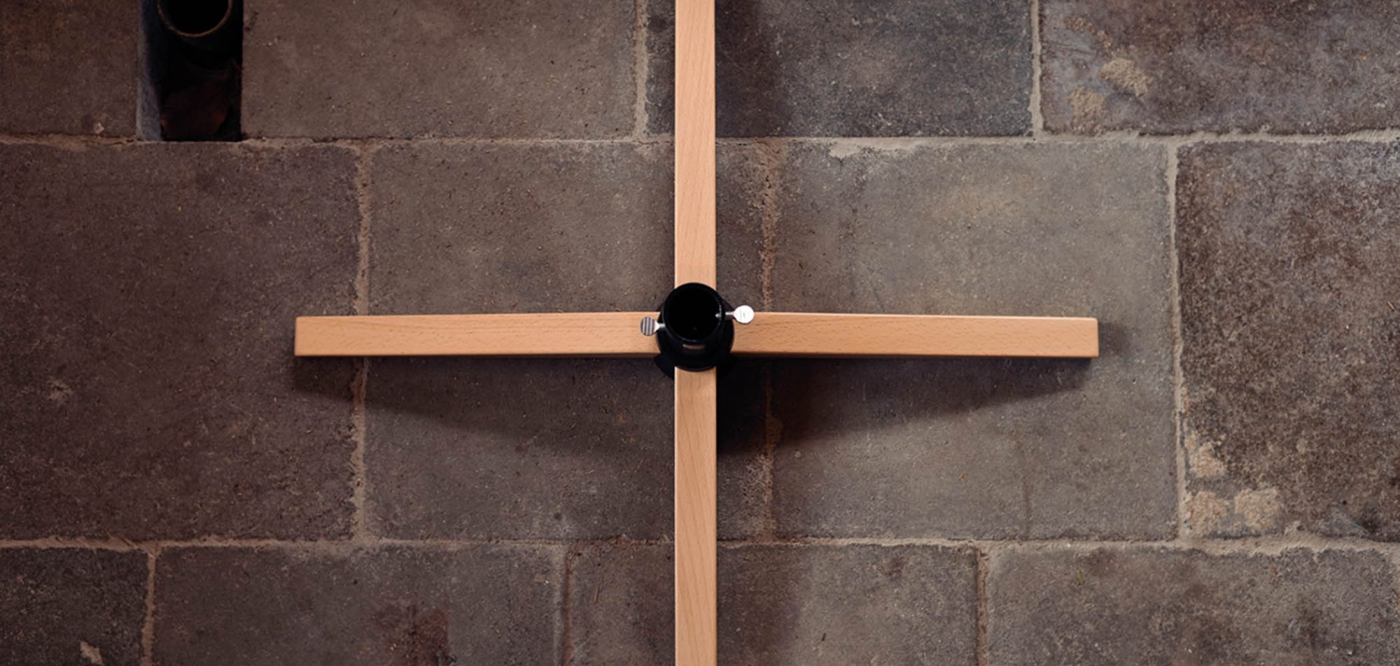 Gentle Tree Stand for Artificial Christmas Trees